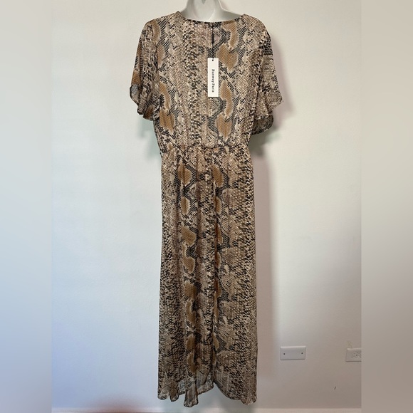 Runway Paris V Neck Maxi Dress in Snakeskin Print - Picture 7 of 12